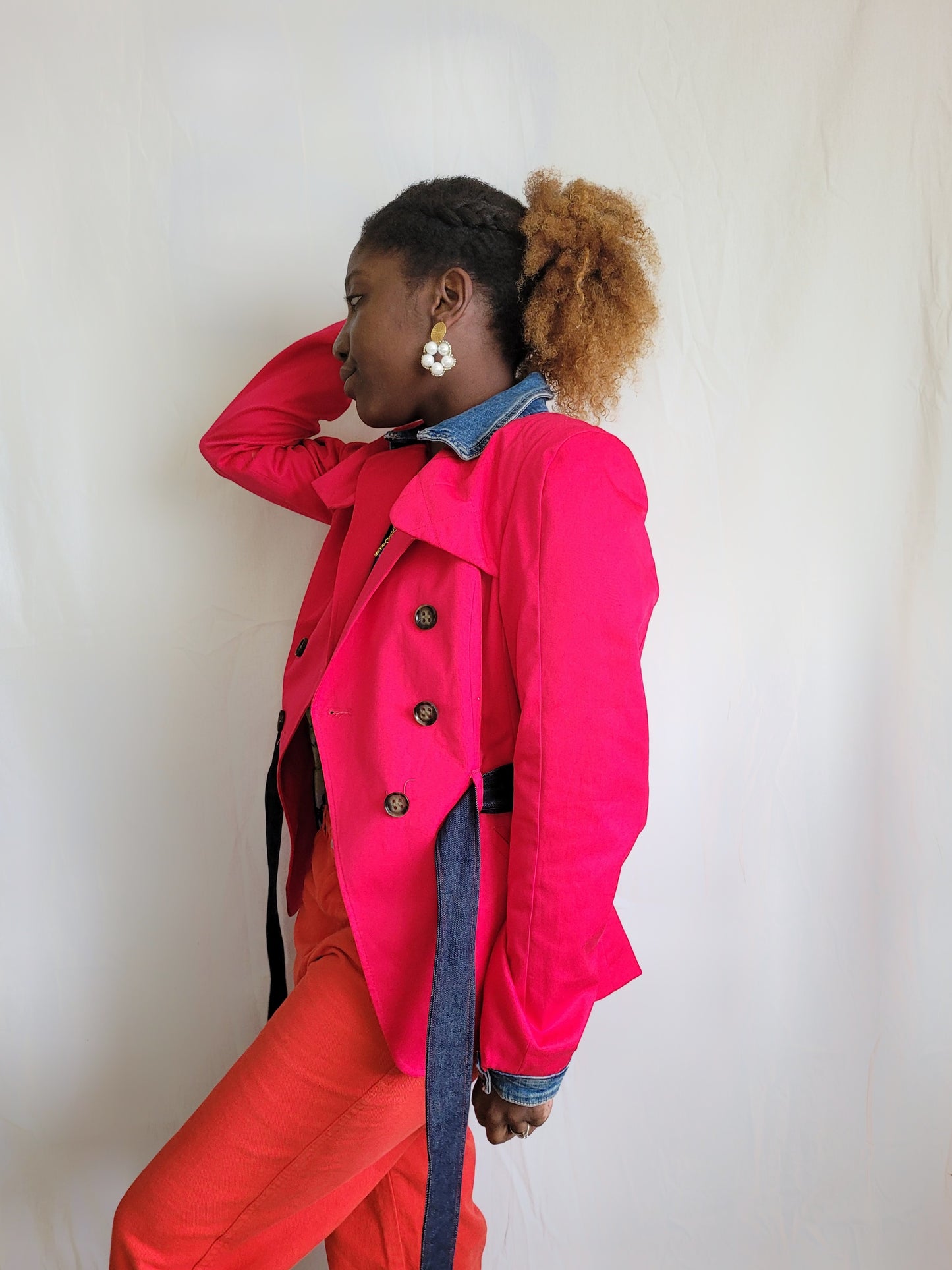 Trench Rouge et Jeans