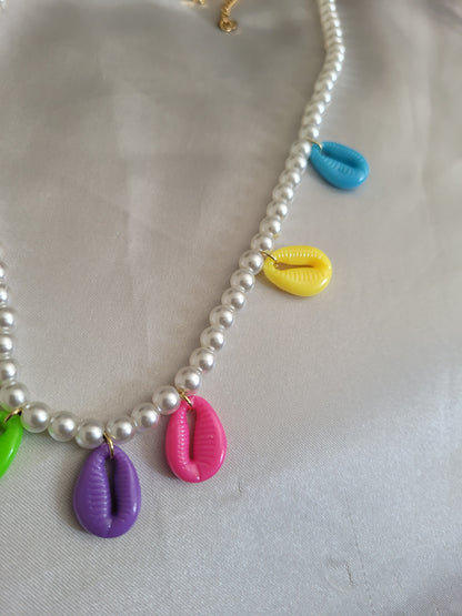 Collier coquillages multicolores