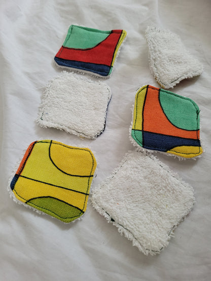 Lingettes démaquillantes multicolores