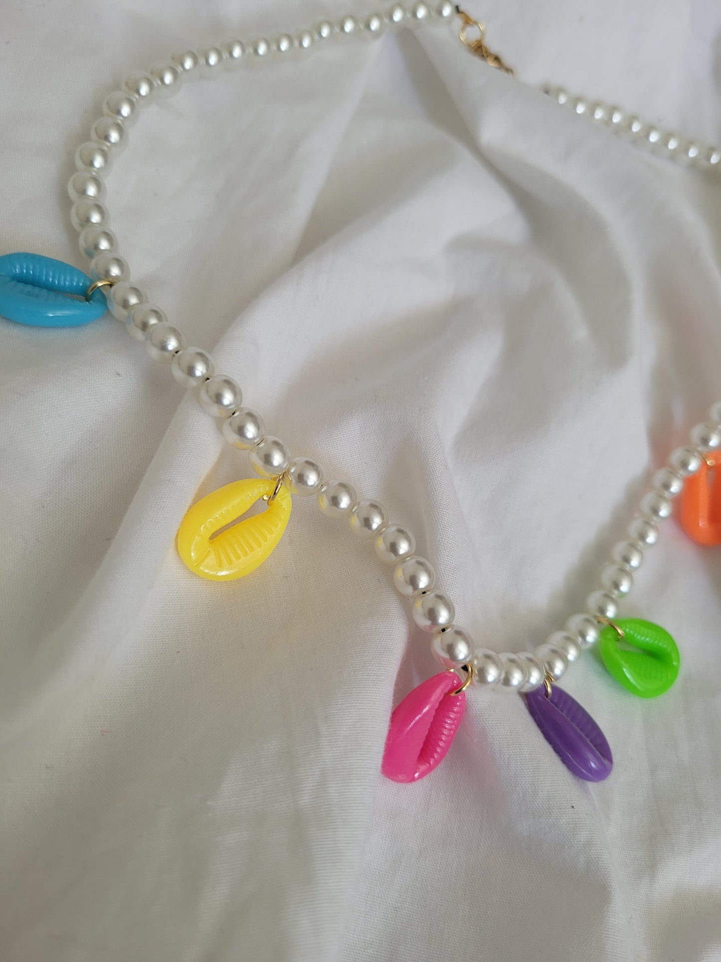 Collier coquillages multicolores