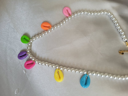 Collier coquillages multicolores