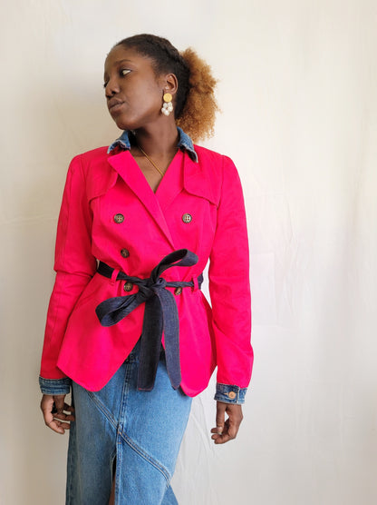 Trench Rouge et Jeans