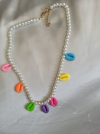 Collier coquillages multicolores