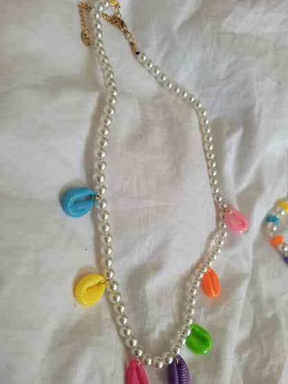 Collier coquillages multicolores